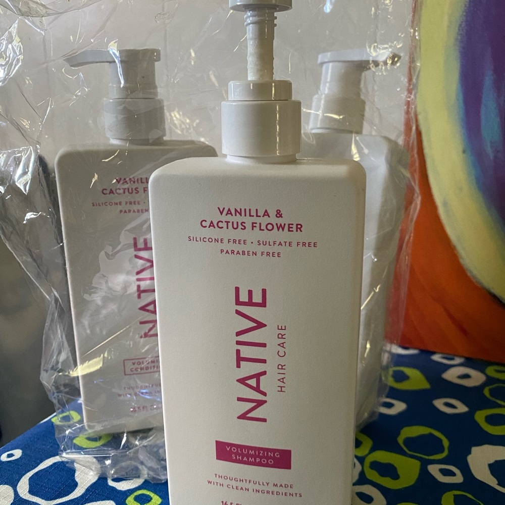 3 Native Vanilla & Cactus Flower Volumizing Shampoo - White and Pink